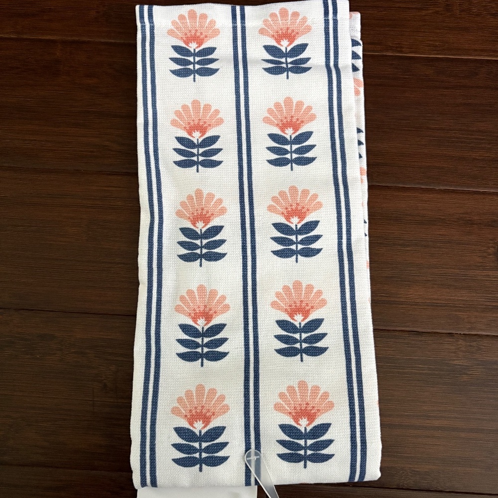 New with tag spring kitchen towels - Picture 3 of 4